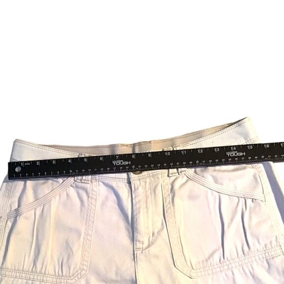 Jones & Co Women’s Bermuda Beige Flat Front Shorts Size 6 - Picture 4 of 7